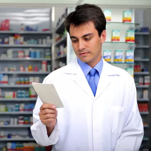 pharmacist fills an MOUD prescription