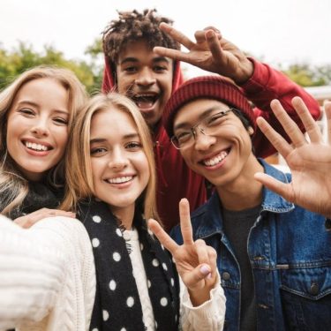smiling-teenagers