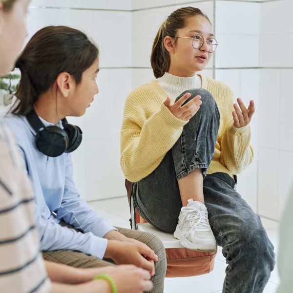 teens-chatting