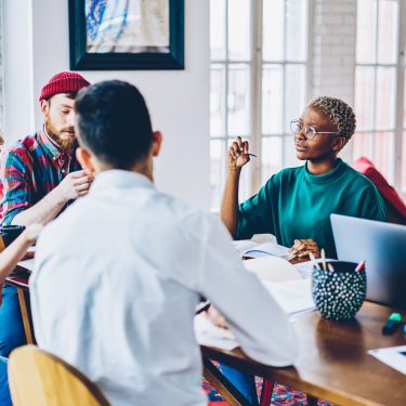 worker-meeting